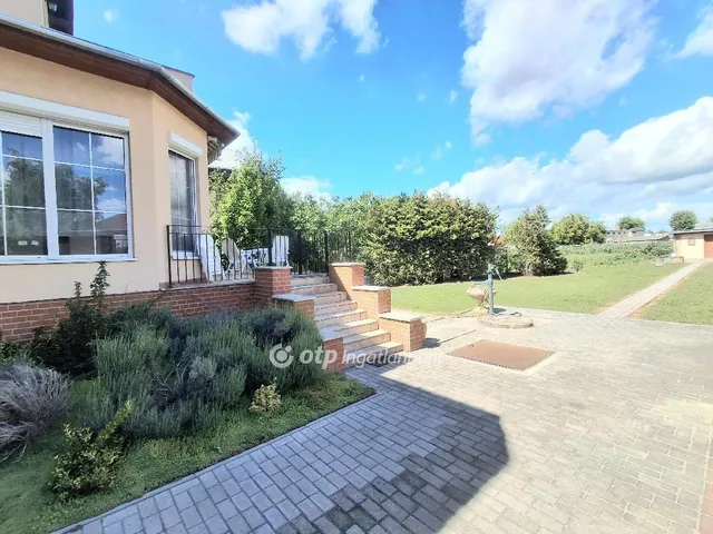 Eladó ház Budapest XVI. kerület, Sashalom 270 nm