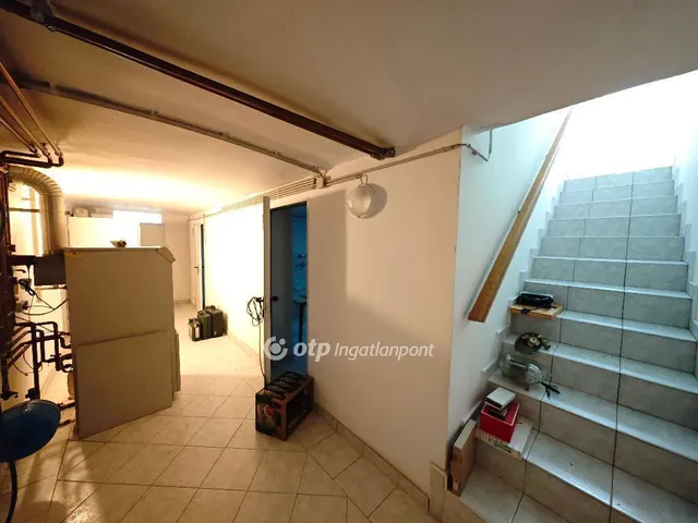 Eladó ház Budapest XVI. kerület, Sashalom 250 nm