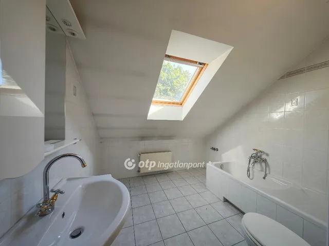 Eladó ház Budapest XVI. kerület, Sashalom 250 nm