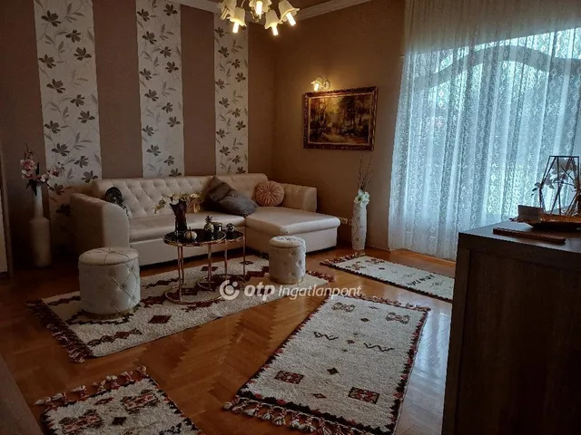 Eladó ház Budapest XVI. kerület, Árpádföld 460 nm