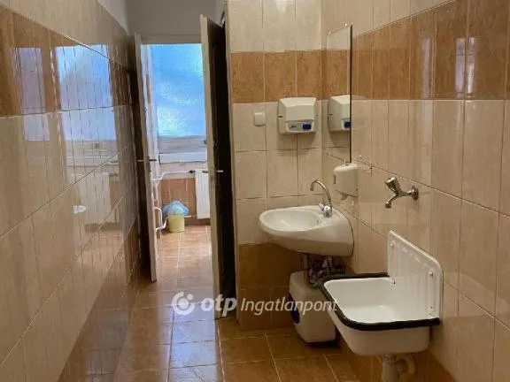 Eladó kereskedelmi és ipari ingatlan Budapest XIX. kerület 2757 nm