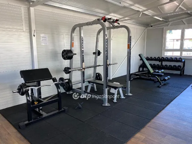 Eladó kereskedelmi és ipari ingatlan Budapest XIX. kerület 2757 nm