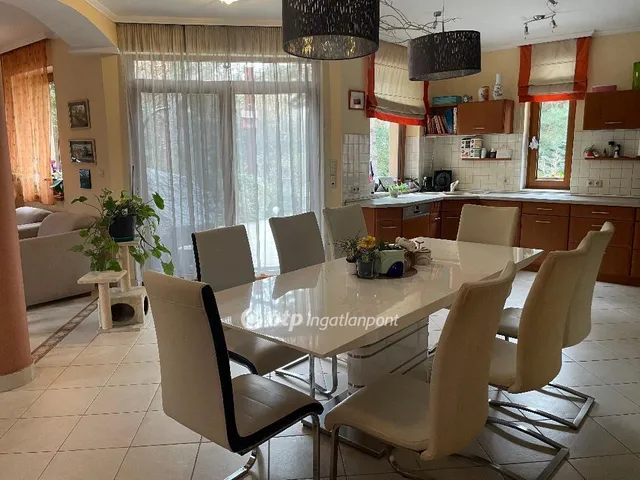 Eladó ház Diósd 260 nm