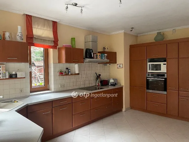 Eladó ház Diósd 260 nm