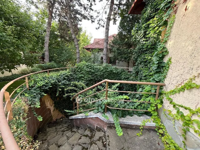 Eladó ház Diósd 260 nm