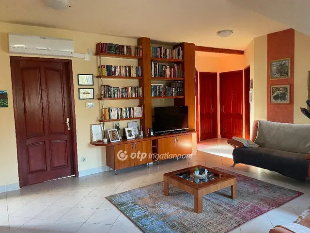 Eladó ház Diósd 260 nm