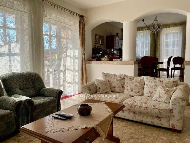 Eladó ház Penc 190 nm