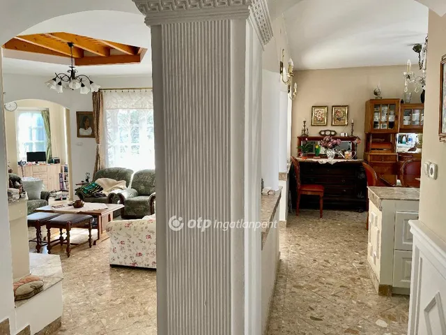 Eladó ház Penc 190 nm