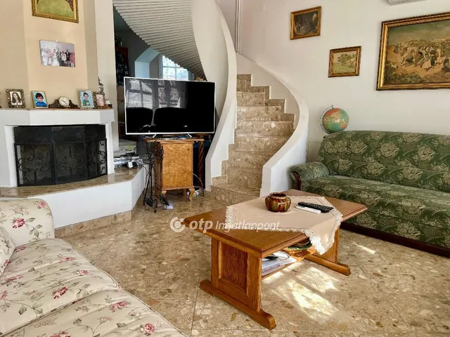 Eladó ház Penc 190 nm