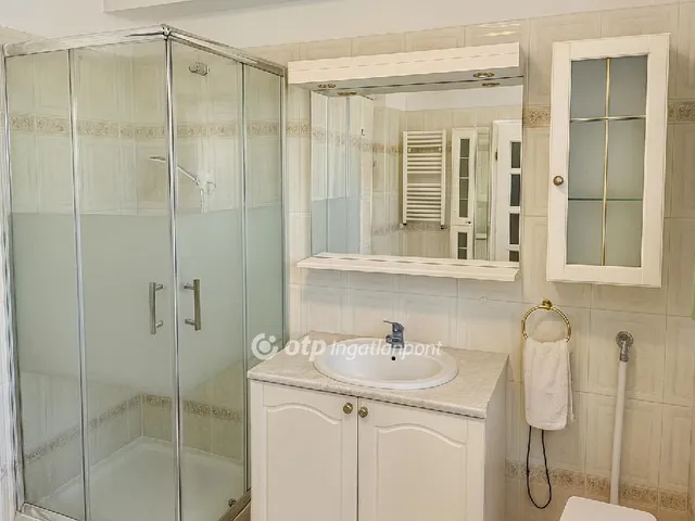 Eladó ház Penc 190 nm