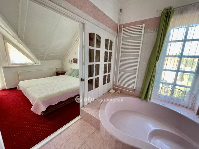 Eladó ház Penc 190 nm