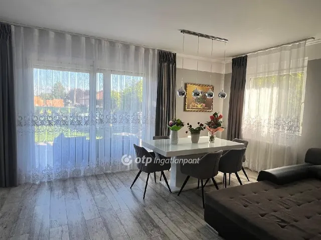 Eladó ház Halásztelek 200 nm