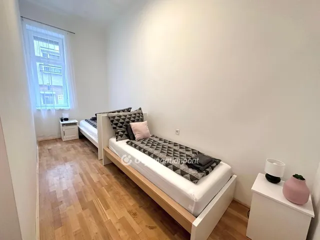 Eladó lakás Budapest VIII. kerület, Corvin negyed 73 nm