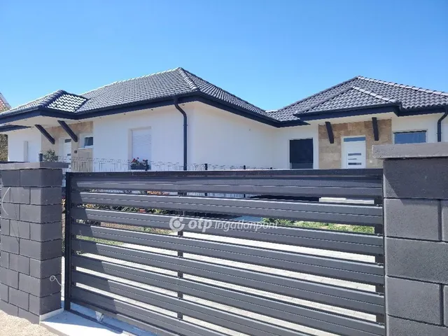 Eladó ház Velence 91 nm