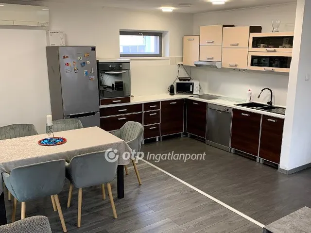 Eladó ház Felsőpakony 171 nm