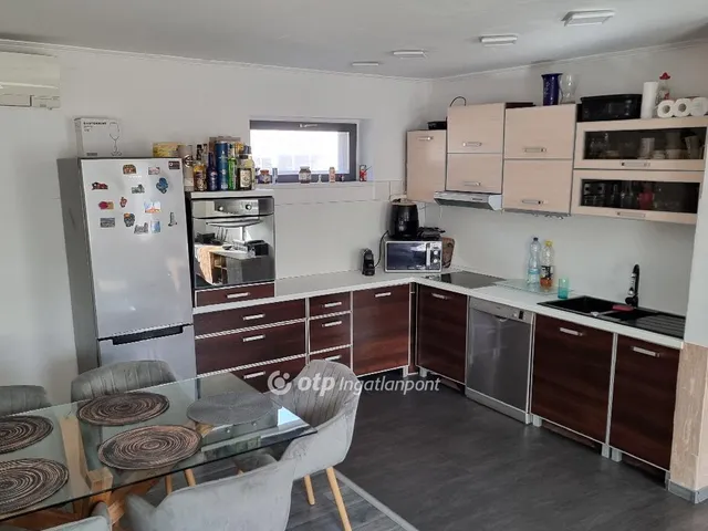 Eladó ház Felsőpakony 171 nm