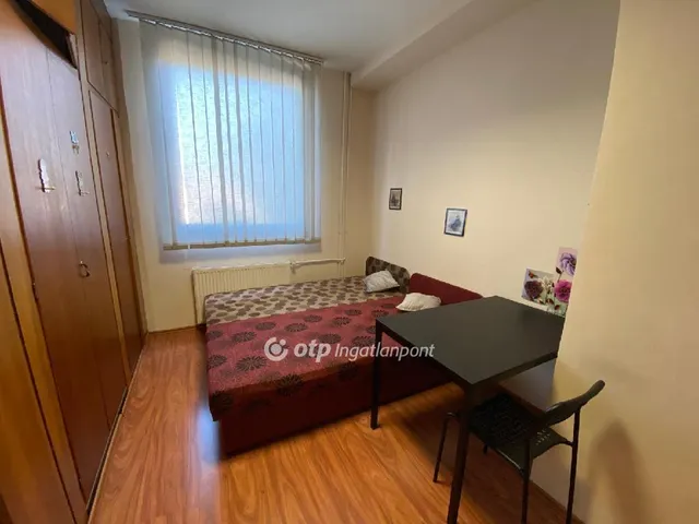 Eladó kereskedelmi és ipari ingatlan Budapest XIX. kerület, Kispest 2757 nm