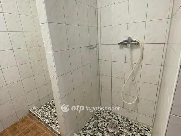 Eladó kereskedelmi és ipari ingatlan Budapest XIX. kerület, Kispest 2757 nm