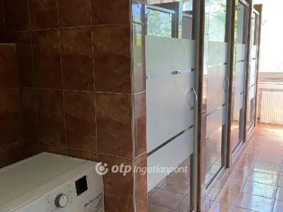 Eladó kereskedelmi és ipari ingatlan Budapest XIX. kerület, Kispest 2757 nm