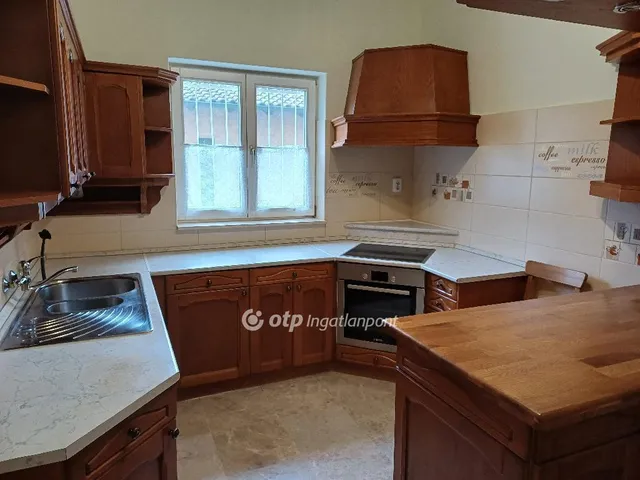 Eladó ház Budapest XVI. kerület, Sashalom 235 nm