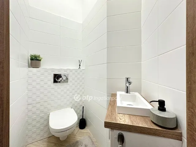 Eladó lakás Budapest VI. kerület, Nagykörúton kívüli terület 77 nm