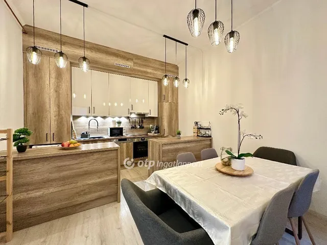 Eladó lakás Budapest VI. kerület, Nagykörúton kívüli terület 77 nm