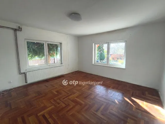 Eladó ház Besnyő 120 nm