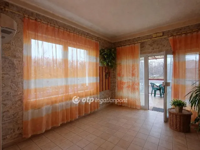 Eladó ház Pusztaszabolcs 192 nm