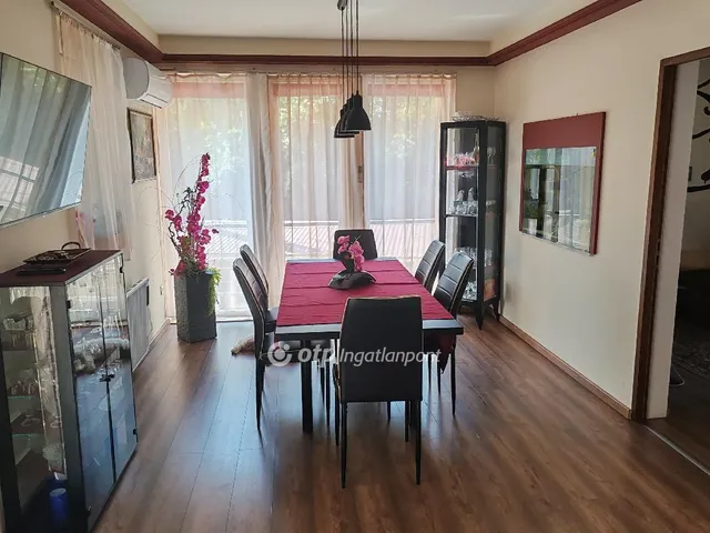 Eladó ház Kápolnásnyék 210 nm