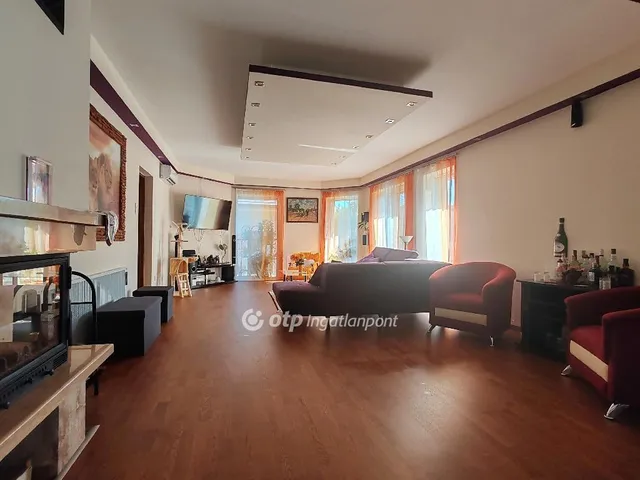 Eladó ház Kápolnásnyék 210 nm