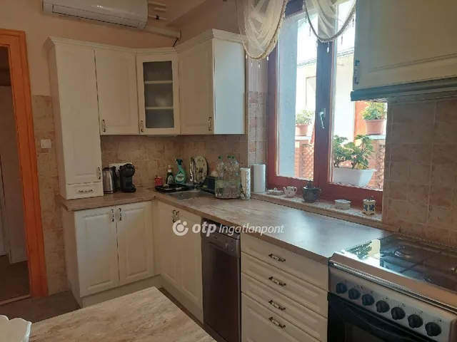 Eladó ház Budapest III. kerület 240 nm