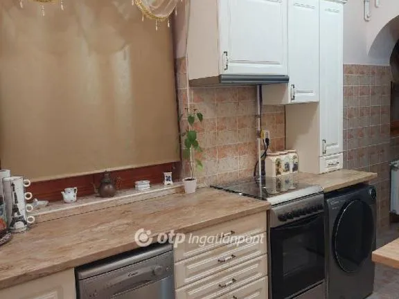 Eladó ház Budapest III. kerület 240 nm