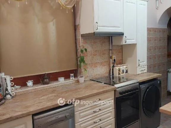 Eladó ház Budapest III. kerület 240 nm