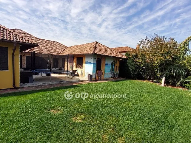 Eladó ház Vecsés, Kispatak-lakópark 240 nm