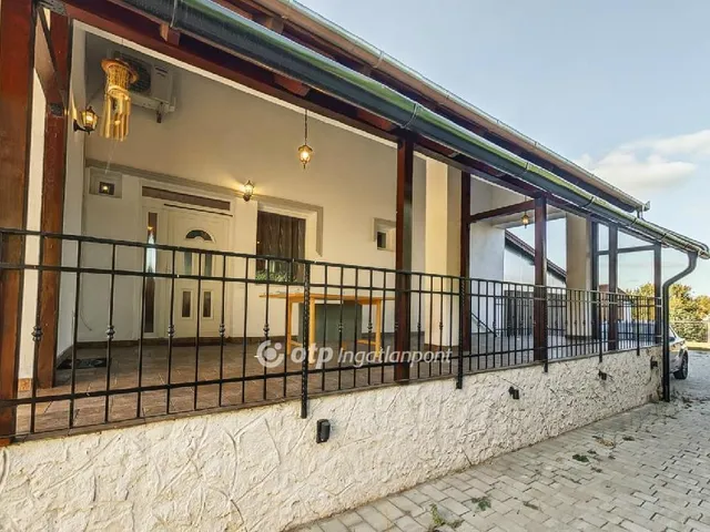 Eladó ház Csomád 162 nm