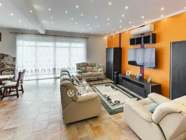 Eladó ház Csomád 162 nm