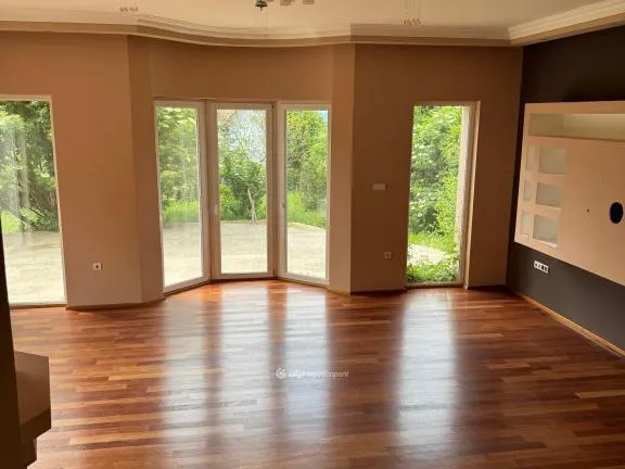 Eladó ház Pilisborosjenő 250 nm