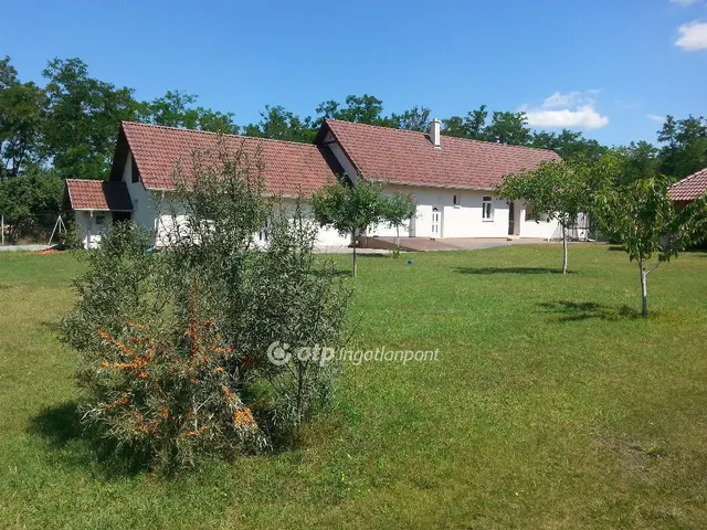 Eladó mezőgazdasági ingatlan Bugyi 230 nm