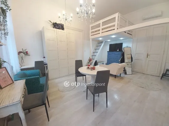 Eladó lakás Budapest VIII. kerület, Corvin negyed 106 nm