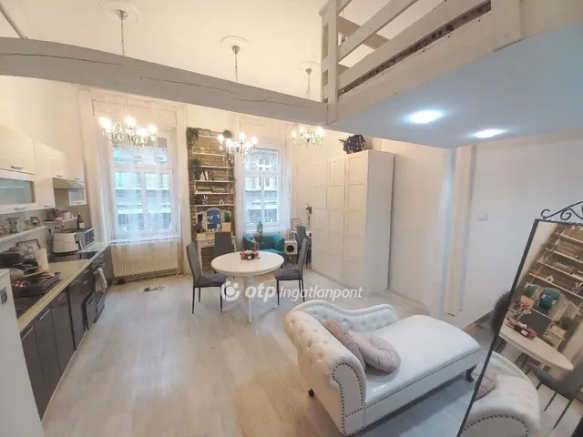 Eladó lakás Budapest VIII. kerület, Corvin negyed 106 nm