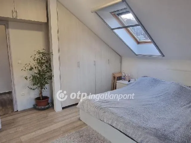 Eladó lakás Üröm 128 nm