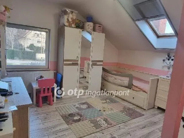 Eladó lakás Üröm 128 nm