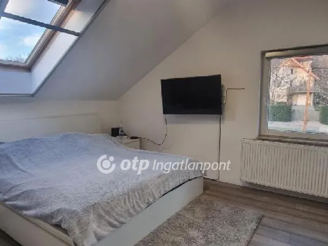 Eladó lakás Üröm 128 nm