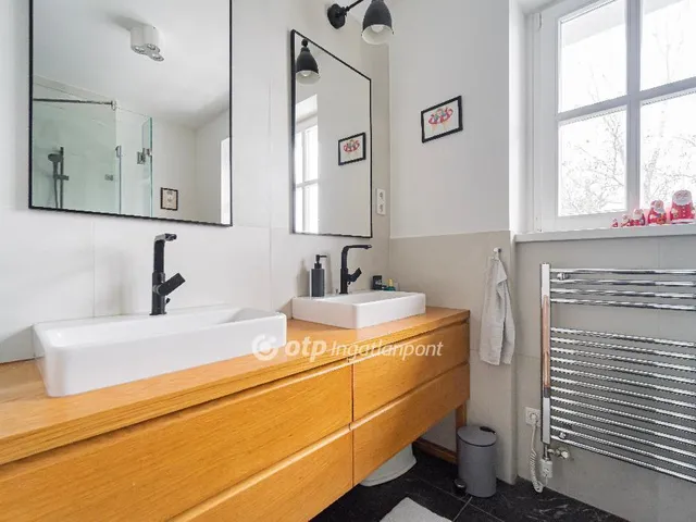 Eladó ház Budapest II. kerület, Szemlőhegy 210 nm