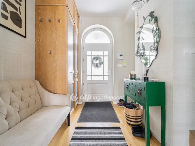 Eladó ház Budapest II. kerület, Szemlőhegy 210 nm