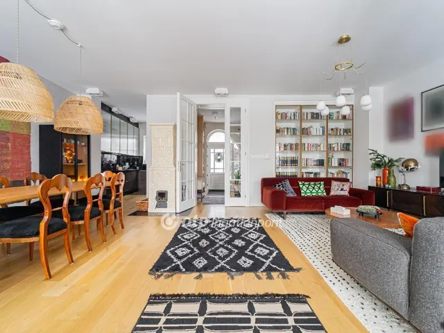 Eladó ház Budapest II. kerület, Szemlőhegy 210 nm