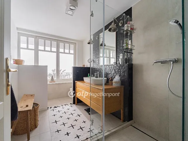 Eladó ház Budapest II. kerület, Szemlőhegy 210 nm