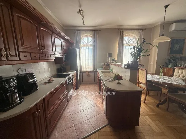 Eladó ház Budapest II. kerület, Hársakalja 135 nm