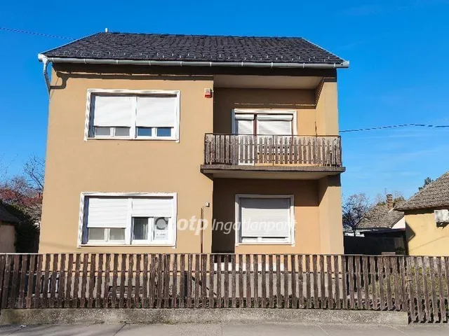 Eladó ház Dunavecse 180 nm