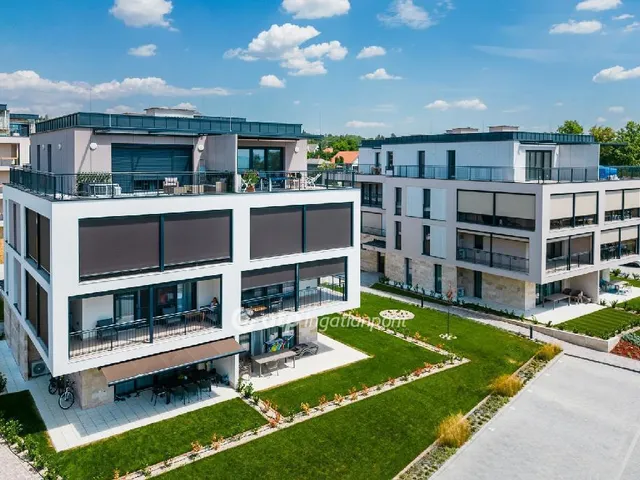 Eladó lakás Balatonkenese 83 nm